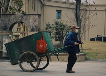 优秀学生作品——《疫情下的家乡 》朱晗佩